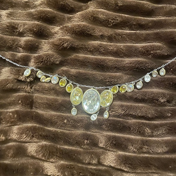 - RARE! VINTAGE SWAROVSKI Tiered Topaz Clear Oval 20 Stones 15” Necklace Y… - Picture 7 of 7